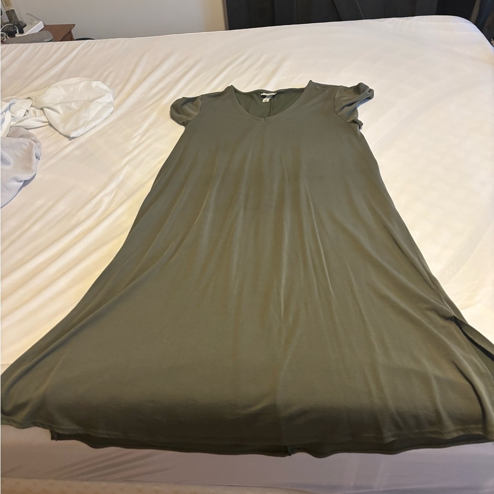 Ava & Viv Sage V-Neck Dress